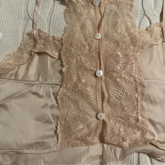 Maude Intimates Silky Lace Cami Slip Champagne Size M/L NWT - Picture 6 of 7